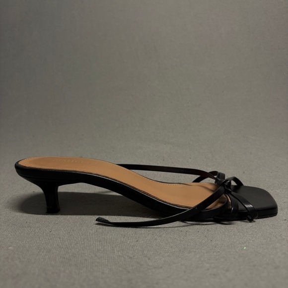 FLATTERED Eunisa Heel in Black Size 39 As Is Needs Repair - Picture 6 of 16